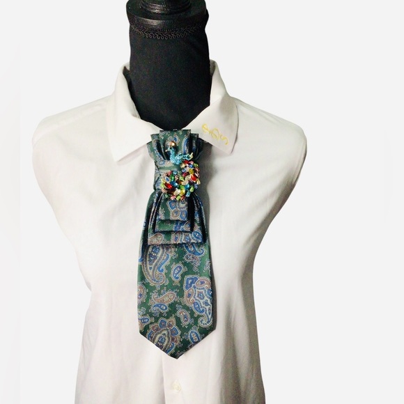 Green Paisley Necktie Necklace with Colorful Brooch - Picture 1 of 3